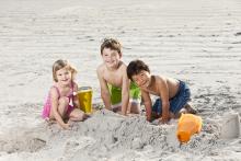 kids-on-beach